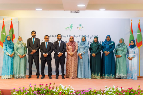 Councillors taking oath during the 5th term Fonadhoo Council ceremony and members appointed to the Women’s Development Committee