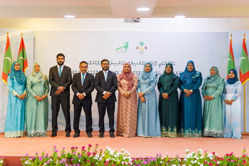 Councillors taking oath during the 5th term Fonadhoo Council ceremony and members appointed to the Women’s Development Committee