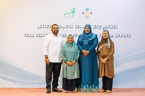 Councillors taking oath during the 5th term Fonadhoo Council ceremony and members appointed to the Women’s Development Committee