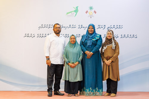 Councillors taking oath during the 5th term Fonadhoo Council ceremony and members appointed to the Women’s Development Committee