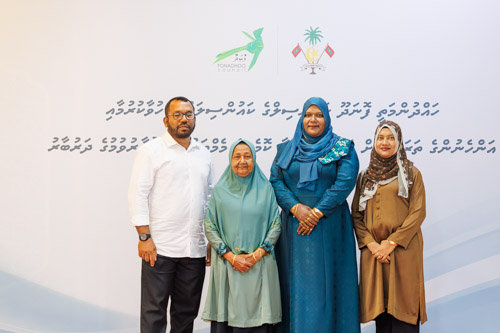Councillors taking oath during the 5th term Fonadhoo Council ceremony and members appointed to the Women’s Development Committee