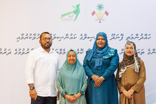 Councillors taking oath during the 5th term Fonadhoo Council ceremony and members appointed to the Women’s Development Committee
