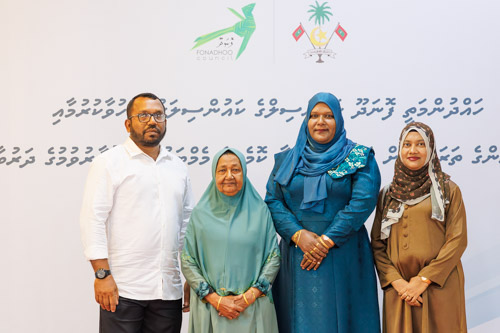Councillors taking oath during the 5th term Fonadhoo Council ceremony and members appointed to the Women’s Development Committee
