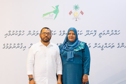 Councillors taking oath during the 5th term Fonadhoo Council ceremony and members appointed to the Women’s Development Committee