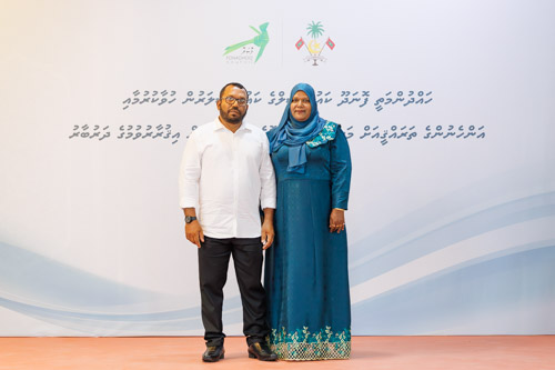 Councillors taking oath during the 5th term Fonadhoo Council ceremony and members appointed to the Women’s Development Committee