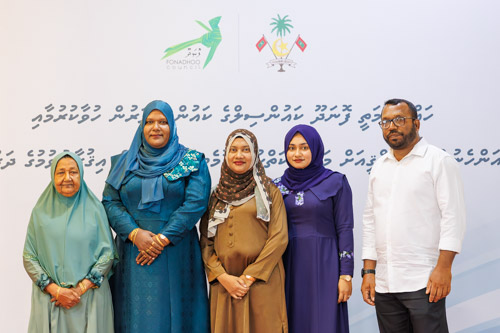 Councillors taking oath during the 5th term Fonadhoo Council ceremony and members appointed to the Women’s Development Committee