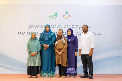 Councillors taking oath during the 5th term Fonadhoo Council ceremony and members appointed to the Women’s Development Committee