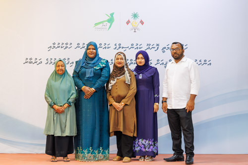 Councillors taking oath during the 5th term Fonadhoo Council ceremony and members appointed to the Women’s Development Committee