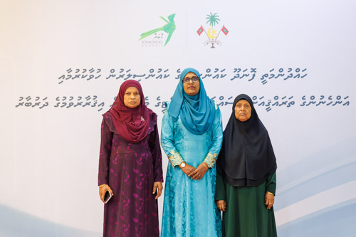 Councillors taking oath during the 5th term Fonadhoo Council ceremony and members appointed to the Women’s Development Committee