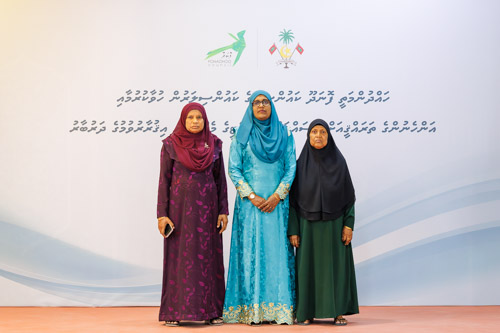 Councillors taking oath during the 5th term Fonadhoo Council ceremony and members appointed to the Women’s Development Committee