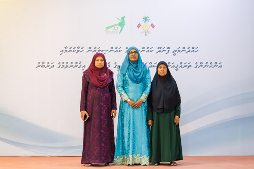 Councillors taking oath during the 5th term Fonadhoo Council ceremony and members appointed to the Women’s Development Committee