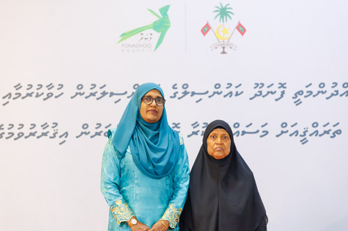Councillors taking oath during the 5th term Fonadhoo Council ceremony and members appointed to the Women’s Development Committee
