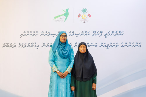 Councillors taking oath during the 5th term Fonadhoo Council ceremony and members appointed to the Women’s Development Committee