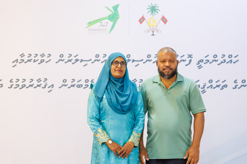 Councillors taking oath during the 5th term Fonadhoo Council ceremony and members appointed to the Women’s Development Committee