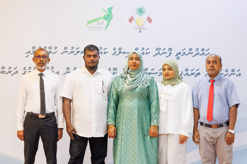 Councillors taking oath during the 5th term Fonadhoo Council ceremony and members appointed to the Women’s Development Committee