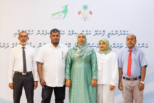 Councillors taking oath during the 5th term Fonadhoo Council ceremony and members appointed to the Women’s Development Committee