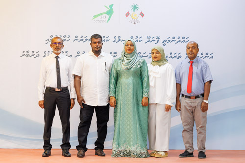 Councillors taking oath during the 5th term Fonadhoo Council ceremony and members appointed to the Women’s Development Committee