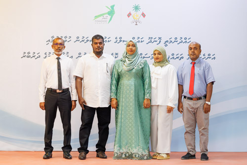 Councillors taking oath during the 5th term Fonadhoo Council ceremony and members appointed to the Women’s Development Committee
