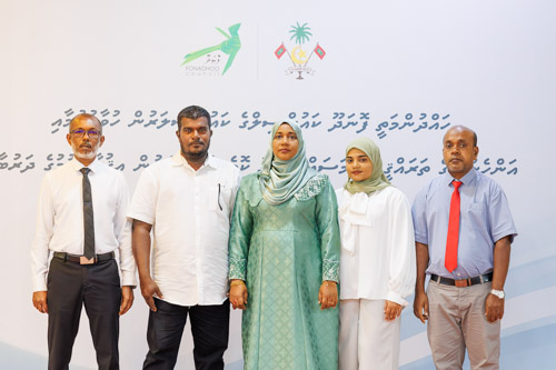 Councillors taking oath during the 5th term Fonadhoo Council ceremony and members appointed to the Women’s Development Committee