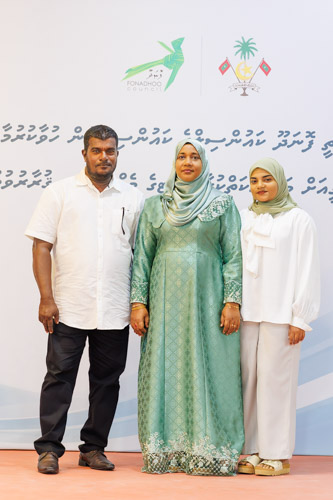 Councillors taking oath during the 5th term Fonadhoo Council ceremony and members appointed to the Women’s Development Committee