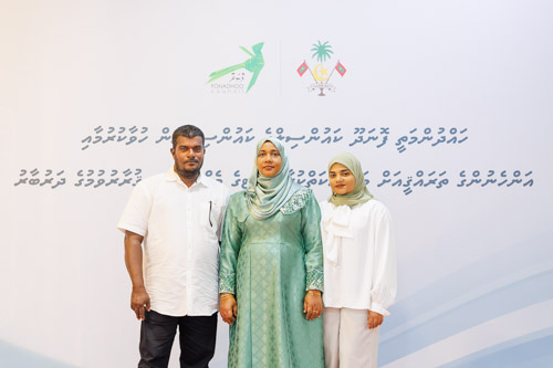 Councillors taking oath during the 5th term Fonadhoo Council ceremony and members appointed to the Women’s Development Committee