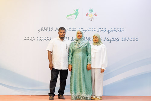 Councillors taking oath during the 5th term Fonadhoo Council ceremony and members appointed to the Women’s Development Committee
