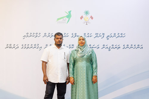 Councillors taking oath during the 5th term Fonadhoo Council ceremony and members appointed to the Women’s Development Committee