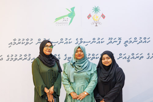 Councillors taking oath during the 5th term Fonadhoo Council ceremony and members appointed to the Women’s Development Committee