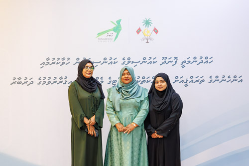 Councillors taking oath during the 5th term Fonadhoo Council ceremony and members appointed to the Women’s Development Committee