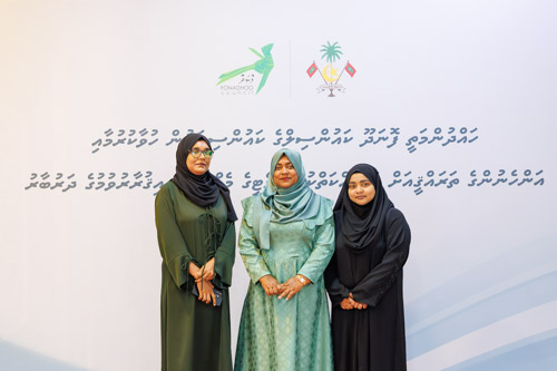 Councillors taking oath during the 5th term Fonadhoo Council ceremony and members appointed to the Women’s Development Committee