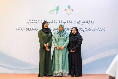 Councillors taking oath during the 5th term Fonadhoo Council ceremony and members appointed to the Women’s Development Committee