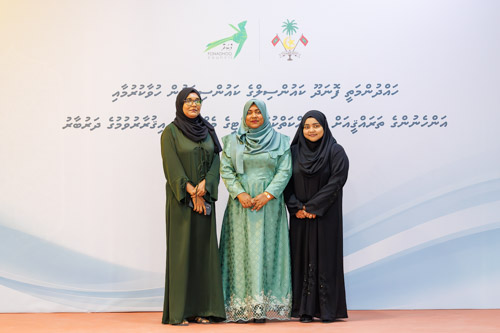 Councillors taking oath during the 5th term Fonadhoo Council ceremony and members appointed to the Women’s Development Committee