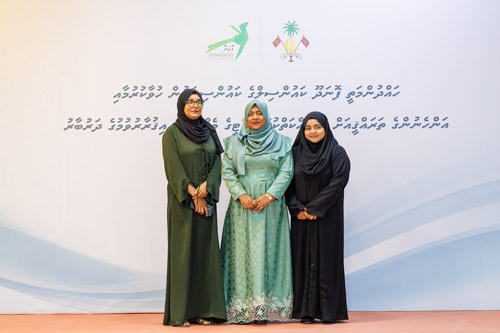 Councillors taking oath during the 5th term Fonadhoo Council ceremony and members appointed to the Women’s Development Committee