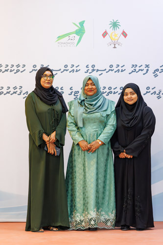 Councillors taking oath during the 5th term Fonadhoo Council ceremony and members appointed to the Women’s Development Committee