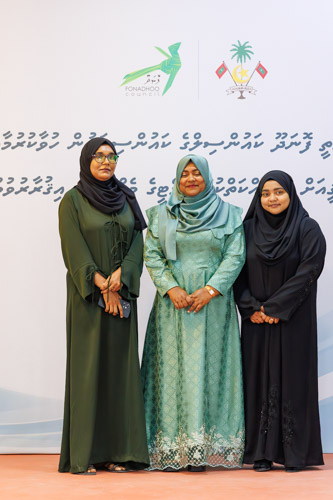 Councillors taking oath during the 5th term Fonadhoo Council ceremony and members appointed to the Women’s Development Committee