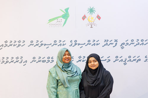 Councillors taking oath during the 5th term Fonadhoo Council ceremony and members appointed to the Women’s Development Committee