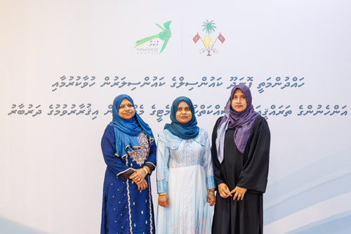Councillors taking oath during the 5th term Fonadhoo Council ceremony and members appointed to the Women’s Development Committee