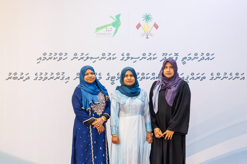 Councillors taking oath during the 5th term Fonadhoo Council ceremony and members appointed to the Women’s Development Committee