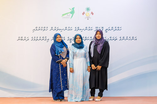 Councillors taking oath during the 5th term Fonadhoo Council ceremony and members appointed to the Women’s Development Committee