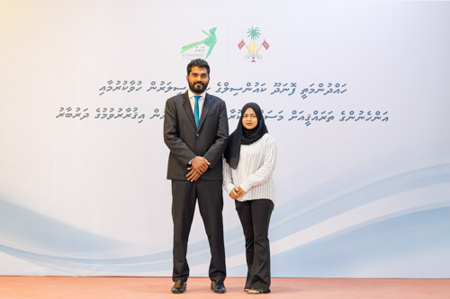 Councillors taking oath during the 5th term Fonadhoo Council ceremony and members appointed to the Women’s Development Committee