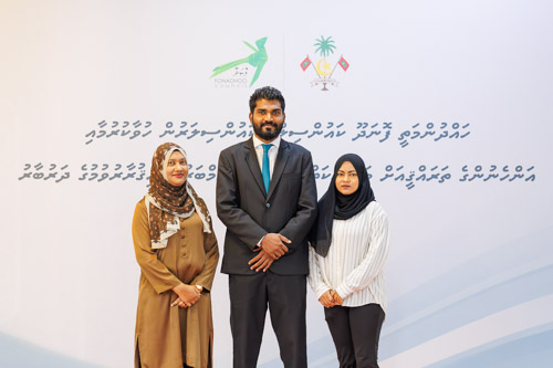 Councillors taking oath during the 5th term Fonadhoo Council ceremony and members appointed to the Women’s Development Committee