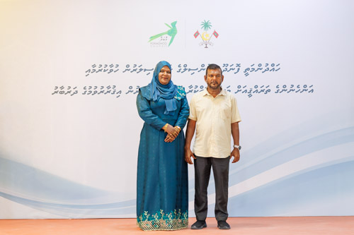 Councillors taking oath during the 5th term Fonadhoo Council ceremony and members appointed to the Women’s Development Committee