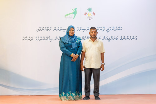 Councillors taking oath during the 5th term Fonadhoo Council ceremony and members appointed to the Women’s Development Committee