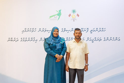 Councillors taking oath during the 5th term Fonadhoo Council ceremony and members appointed to the Women’s Development Committee