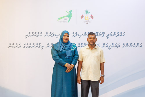 Councillors taking oath during the 5th term Fonadhoo Council ceremony and members appointed to the Women’s Development Committee