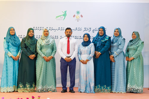 Councillors taking oath during the 5th term Fonadhoo Council ceremony and members appointed to the Women’s Development Committee
