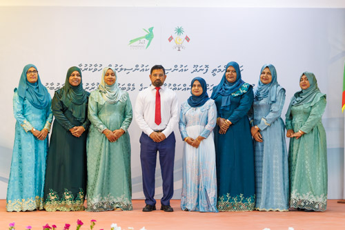 Councillors taking oath during the 5th term Fonadhoo Council ceremony and members appointed to the Women’s Development Committee