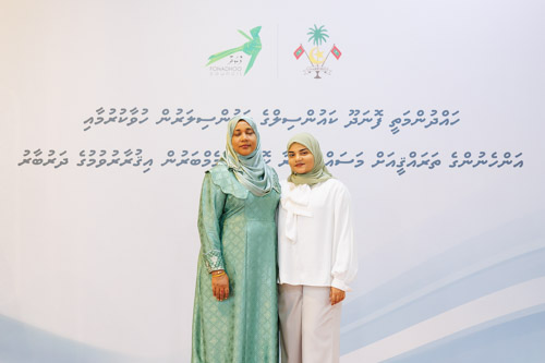Councillors taking oath during the 5th term Fonadhoo Council ceremony and members appointed to the Women’s Development Committee