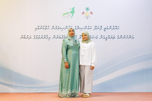 Councillors taking oath during the 5th term Fonadhoo Council ceremony and members appointed to the Women’s Development Committee