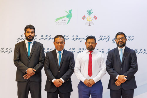 Councillors taking oath during the 5th term Fonadhoo Council ceremony and members appointed to the Women’s Development Committee